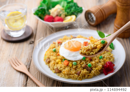 ドライカレー カレーピラフ ドライカレー カレーピラフ 114894492