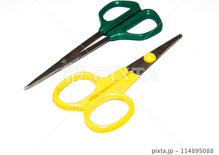 A picture of scissors with selective focus 114895088