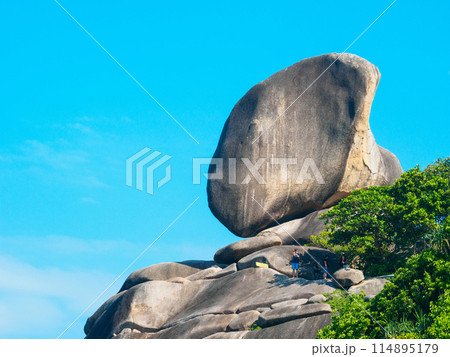 セイルロックと呼ばれる丘の上の展望台 (タイ王国、シミラン諸島、ドナルドダックベイ) 114895179