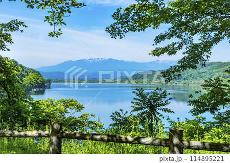 釜房湖と蔵王連峰 114895221