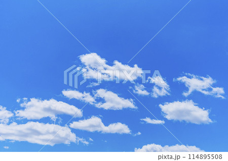 青空と白い雲 114895508