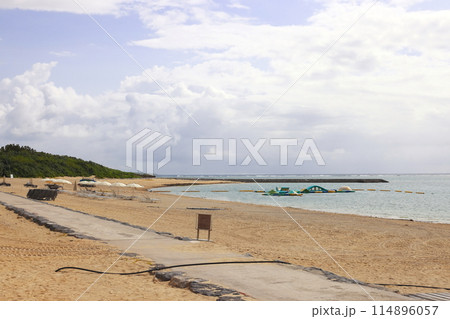 沖縄県石垣島のマエサトビーチから見える風景 114896057