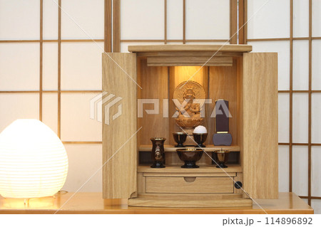 家具調仏壇(都市型仏壇)に4納められた大日如来の仏像 真言宗 114896892