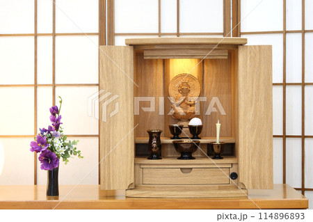 家具調仏壇(都市型仏壇)に納められた大日如来の仏像 真言宗3 114896893