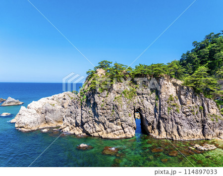 笹川流れ 眼鏡岩（新潟県村上市） 114897033