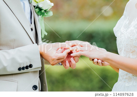 挙式　指輪の交換 114897628