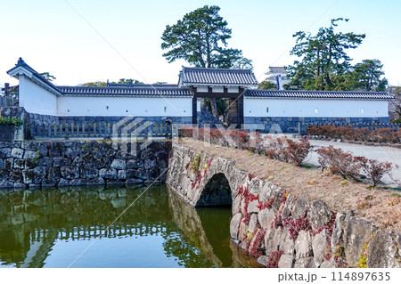 小田原城 めがね橋から馬出門（神奈川県小田原市） 114897635