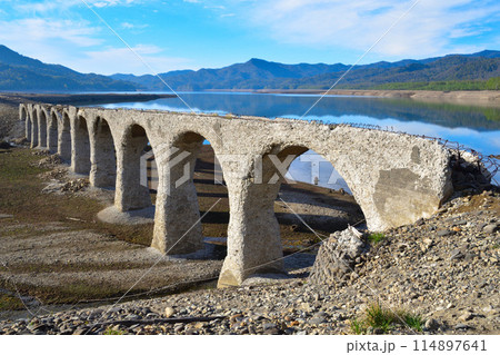 旧国鉄士幌線　タウシュベツ川橋梁 114897641