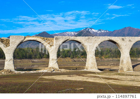 旧国鉄士幌線　タウシュベツ川橋梁 114897761