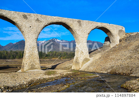 旧国鉄士幌線　タウシュベツ川橋梁 114897884