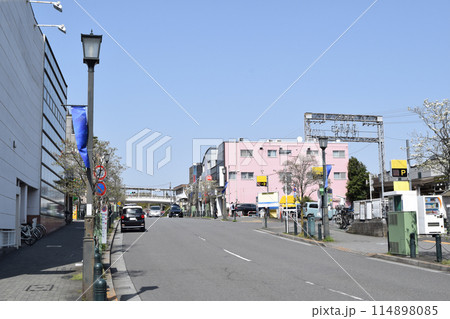 東京都町田市 玉川学園前駅北口の街並み 114898085