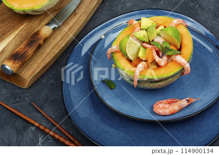 Melon avocado and shrimps salad. Melon avocado and shrimps salad. 114900134