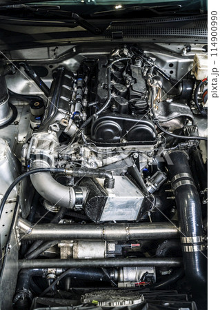 Car engine. Gasoline engine and car engine structure during technical inspection 114900990