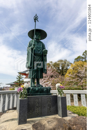 兵庫県／中山寺にある弘法大師の像（2024年04月13日撮影） 114901864
