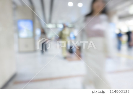 繁華街の背景ぼかし 繁華街の背景ぼかし 114903125