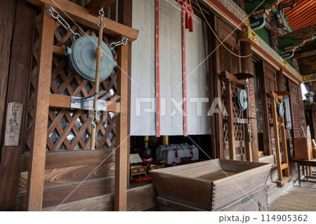 兵庫県／中山寺の本堂の鰐口（2024年04月13日撮影） 114905362