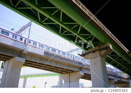 関西国際空港連絡橋を行く南海空港線の車両(大阪府泉佐野市) 関西国際空港連絡橋を行く南海空港線の車両(大阪府泉佐野市) 114905363