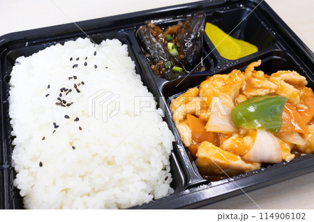 おいしい中華弁当豚肉と野菜の炒め物 おいしい中華弁当豚肉と野菜の炒め物 114906102