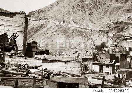 南米ペルー・リマ市内のスラム街 114906399