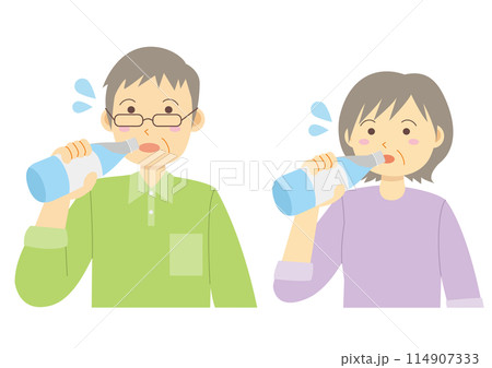 水分補給をする年配の男性と女性のイラストのセット 114907333