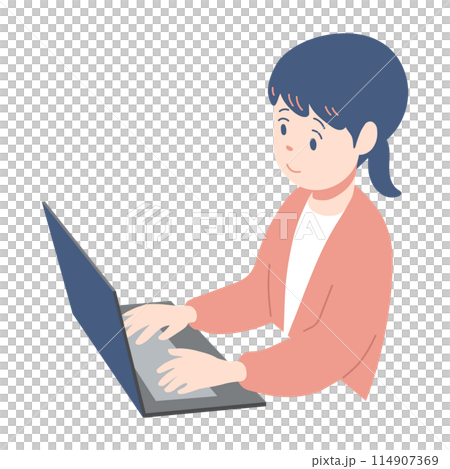ノートパソコンで仕事をしている女性 114907369