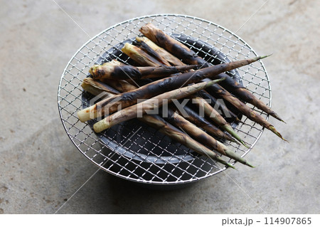 炭火で焼いた根曲がり竹 炭火で焼いた根曲がり竹 114907865