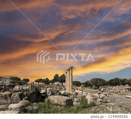 Roman ruins at Umm Qais (Umm Qays)--is a town in northern Jordan near the site of the ancient town of Gadara, Jordan. Against the background of a beautiful sky with clouds 114908088