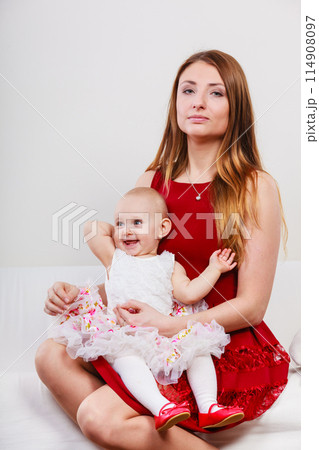 Beauty mother with toddler 114908097