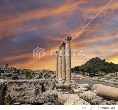 Roman ruins at Umm Qais (Umm Qays)--is a town in northern Jordan near the site of the ancient town of Gadara, Jordan. Against the background of a beautiful sky with clouds 114908189
