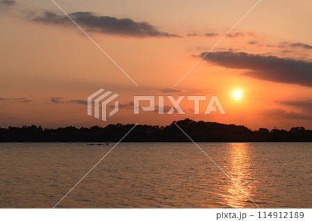 埼玉県戸田市・夕焼け空と彩湖 埼玉県戸田市・夕焼け空と彩湖 114912189