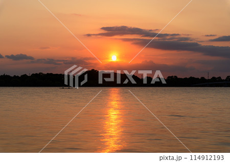 埼玉県戸田市・夕焼け空と彩湖 埼玉県戸田市・夕焼け空と彩湖 114912193