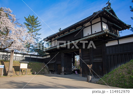 弘前城 桜咲く追手門 弘前城 桜咲く追手門 114912970