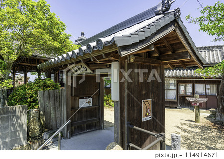 因島　白滝山観音堂　山門　広島県尾道市 114914671