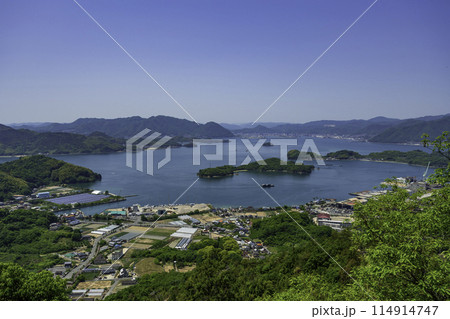 因島　白滝山観音堂展望台からの瀬戸内海　細島と小細島　広島県尾道市 114914747