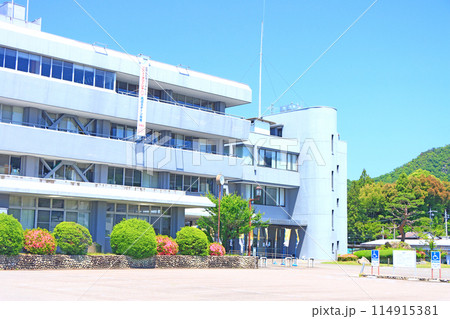岐阜県美濃市、美濃市役所の風景 岐阜県美濃市、美濃市役所の風景 114915381