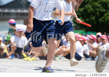 運動会のリレーイメージ 114915638
