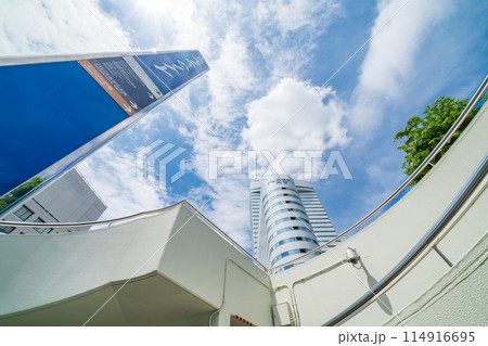 「埼玉県」大宮ソニックシティーと都市風景 114916695