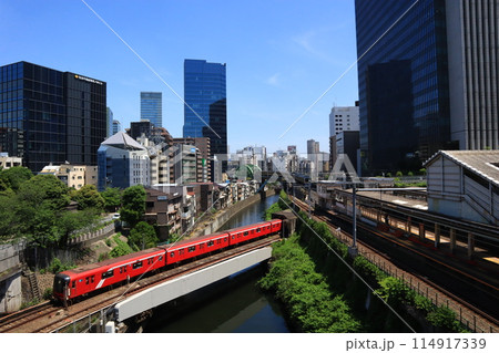 御茶ノ水の聖橋から電車 御茶ノ水の聖橋から電車 114917339