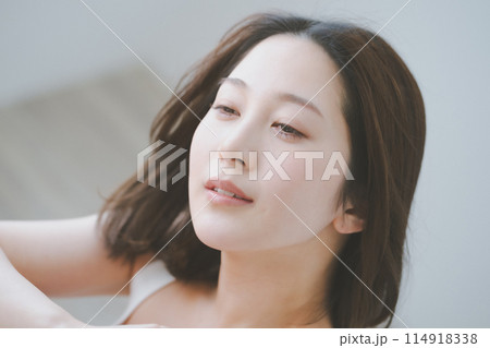 若い女性のめまい 若い女性のめまい 114918338