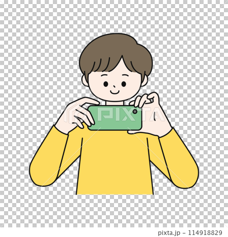スマートフォンで撮影する男性 114918829