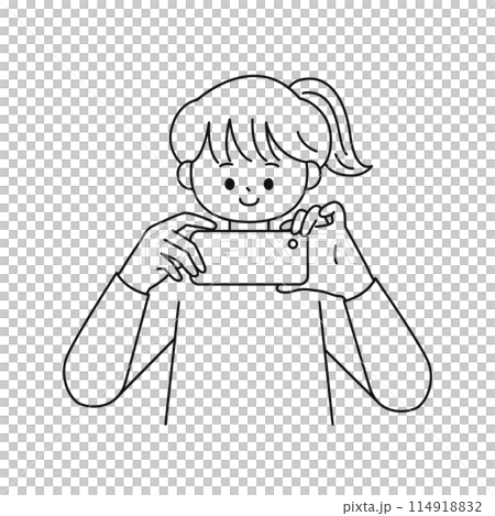 スマートフォンで撮影する女性・線画 114918832