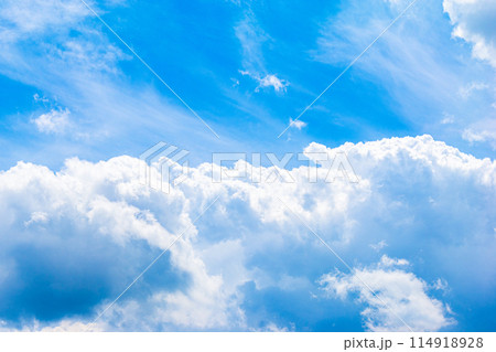 爽やかな青空 114918928