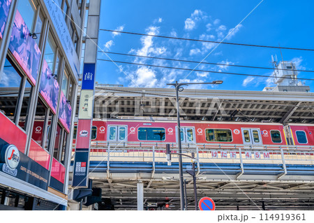 東京都目黒区の都市風景　中目黒駅 114919361