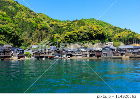 伊根の舟屋のある風景 伊根の舟屋のある風景 114920562
