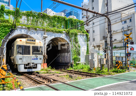 東京都渋谷区の都市風景　神泉駅 114921072