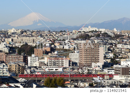 上大岡の丘から見た京浜急行電鉄1500形と富士山 114921541