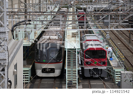 西馬込車両基地に止まる浅草線5300形とE5000形 114921542