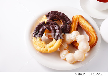 甘くて美味しいドーナツ 114922306