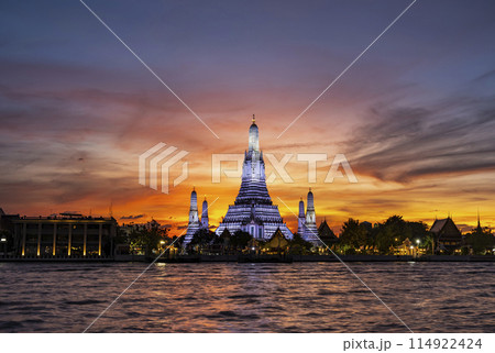 Wat arun (temple of dawn) at twilight, bangkok, thailand Wat arun (temple of dawn) at twilight, bangkok, thailand 114922424