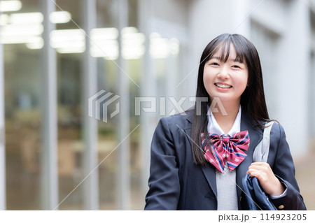 女子高生のポートレート　　撮影協力：有明教育芸術短期大学 114923205